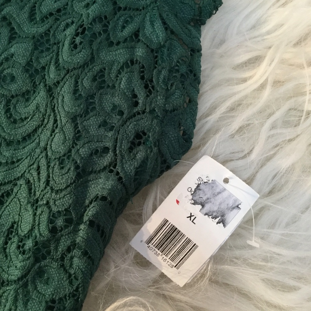 ALEXIA ADMOR Ruffled Lace Overlay Dress - Picture 5 of 8